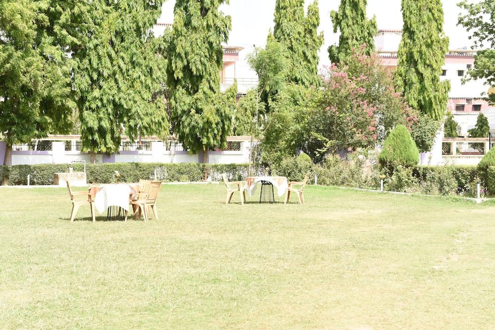 Hotel Lumbini International Bodhgaya Bagian luar foto
