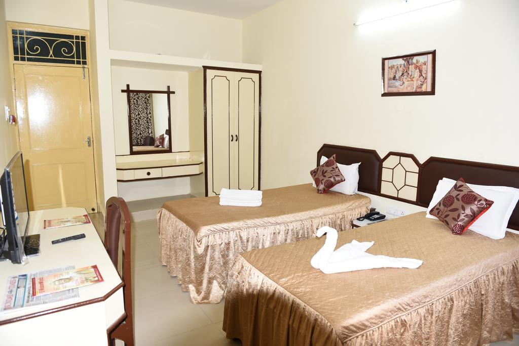 Hotel Lumbini International Bodhgaya Bagian luar foto