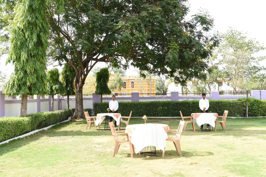 Hotel Lumbini International Bodhgaya Bagian luar foto