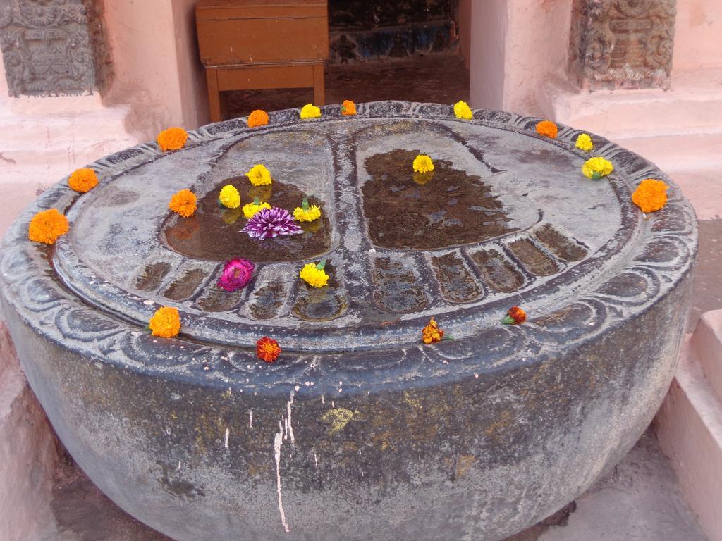 Hotel Lumbini International Bodhgaya Bagian luar foto