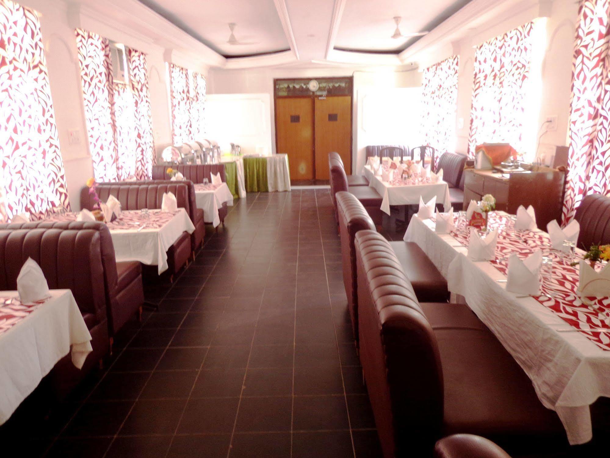 Hotel Lumbini International Bodhgaya Bagian luar foto